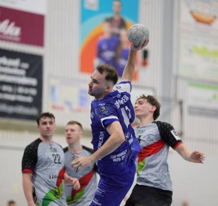 Germany Kelkheim Münster 02 05 2026 Handball Hessen 3 Liga Staffel Süd West Herren 2025 2026 27 Matchday TSG Münster blue HLZ Friesenheim Hochdorf II gray v l Kenneth Fuhrig TSG MÜNSTER Nr 17 Sport TSG Münster HLZ Friesenheim Hochdorf II