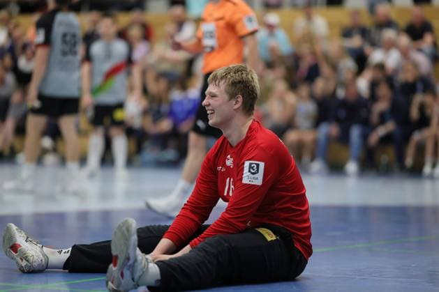 Germany Kelkheim Münster 02 05 2026 Handball Hessen 3 Liga Staffel Süd West Herren 2025 2026 27 Matchday TSG Münster blue HLZ Friesenheim Hochdorf II gray v l Philipp Wenning FRIESENHEIM II Nr 16 Sport TSG Münster HLZ Friesenheim Hochdorf II