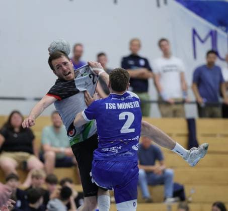 Germany Kelkheim Münster 02 05 2026 Handball Hessen 3 Liga Staffel Süd Herren 2025 2026 27 Matchday TSG Münster blue HLZ Friesenheim Hochdorf II gray v l Niclas Josten FRIESENHEIM II Nr 24 , Timo Treber TSG MÜNSTER Nr 2 Sport TSG Münster HLZ Friesenheim Hochdorf II