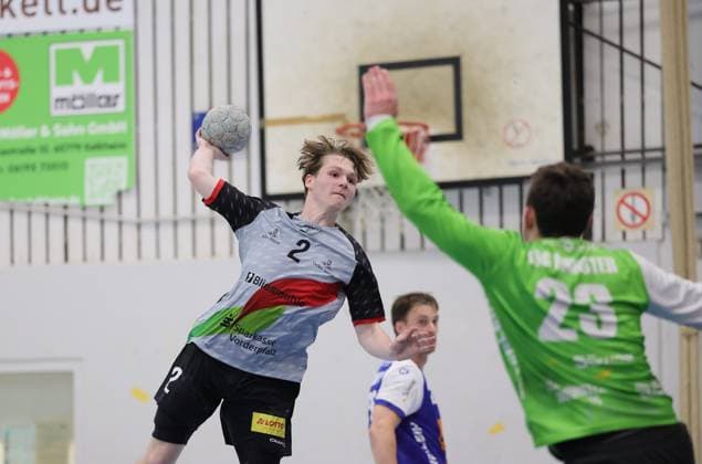 Germany Kelkheim Münster 02 05 2026 Handball Hessen 3 Liga Staffel Süd West Herren 2025 2026 27 Matchday TSG Münster blue HLZ Friesenheim Hochdorf II gray v l Vincent Hörner FRIESENHEIM II Nr 2 Sport TSG Münster HLZ Friesenheim Hochdorf II