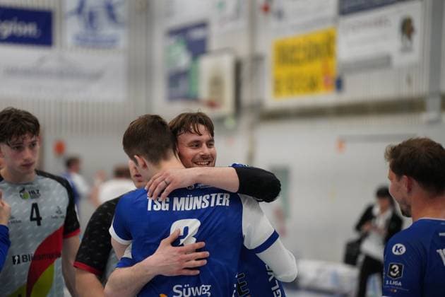 Germany Kelkheim Münster 02 05 2026 Handball Hessen 3 Liga Staffel Süd Herren 2025 2026 27 Matchday TSG Münster blue HLZ Friesenheim Hochdorf II gray v l Dominik Winzer Manso TSG MÜNSTER Nr 3 , Matic Grusovnik TSG MÜNSTER Nr 10 Sport TSG Münster HLZ Friesenheim Hochdorf II