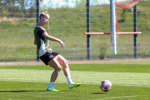 Giulia Gwinn FC Bayern Muenchen, 07 with ball during training, GER, Official final training FC Bayern Muenchen, Football, UEFA Womens Champions League, semi-final, second leg, 2025 2026 season, 02 05 2026, GER, Official final training FC Bayern Muenchen, Football, UEFA Womens Champions League, semi-final, second leg, 2025 2026 season, 02 05 2026 Muenchen Copyright: xEibner-Pressefoto JennixMaulx EP_JML
