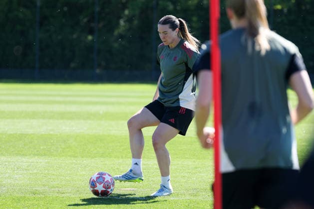Vanessa Gilles FC Bayern Muenchen, 02 with ball during training, GER, Official final training FC Bayern Muenchen, Football, UEFA Womens Champions League, semi-final, second leg, 2025 2026 season, 02 05 2026, GER, Official final training FC Bayern Muenchen, Football, UEFA Womens Champions League, semi-final, second leg, 2025 2026 season, 02 05 2026 Muenchen Copyright: xEibner-Pressefoto JennixMaulx EP_JML