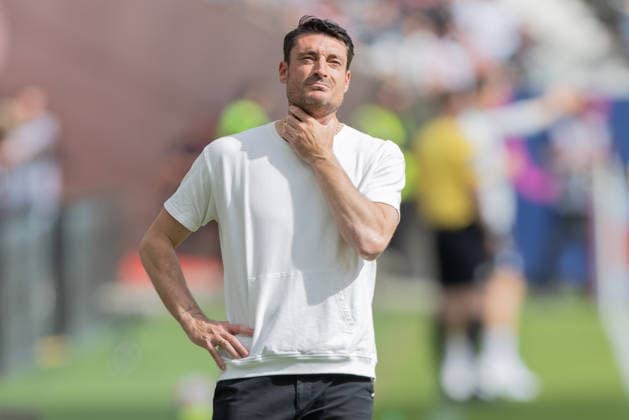 Eintracht Frankfurt - Hamburger SV, 1. FBL Trainer Albert Riera (Eintracht Frankfurt). Bundesligaspiel zwischen Eintracht Frankfurt und dem Hamburger SV am 2. Mai 2026 im Deutsche Bank Park in Frankfurt am Main., Frankfurt am Main Hessen Deutschland Deutsche Bank Park *** Eintracht Frankfurt Hamburger SV, 1 FBL Coach Albert Riera Eintracht Frankfurt Bundesliga match between Eintracht Frankfurt and Hamburger SV on May 2, 2026 at Deutsche Bank Park in Frankfurt am Main , Frankfurt am Main Hessen Germany Deutsche Bank Park