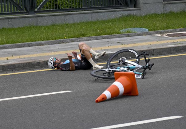 61st Presidential Cycling Tour of Turkiye ANKARA, TURKIYE - MAY 3: A cyclist gets injured during the eighth stage of the Presidential Cycling Tour of Turkiye 2026 (TUR 2026) on the Ankara-Ankara route in Ankara, Turkiye, on May 3, 2026. The race, held for the 61st time, is included in the Union Cycliste Internationale (UCI) Europe Tour calendar and is Turkiye’s only event in the ProSeries category. Utku Ucrak Anadolu Ankara Turkey. Editorial use only. Please get in touch for any other usage.  Copyright: x2026xAnadoluxUtkuxUcrakx