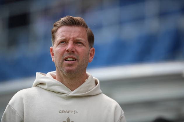Florian Kohfeldt SV Darmstadt 98, Head Coach enters the pitch, Karlsruher SC vs SV Darmstadt 98, 2 Bundesliga, 32 Matchday, 2025 2026, 03 05 2026, DFL REGULATIONS PROHIBIT ANY USE OF PHOTOGRAPHS AS IMAGE SEQUENCES AND OR QUASI VIDEO, Karlsruher SC vs SV Darmstadt 98, 2 Bundesliga, 32 Matchday, 2025 2026, 03 05 2026 Karlsruhe Copyright: xEibner-Pressefoto JanxPrihodax EP_JPA