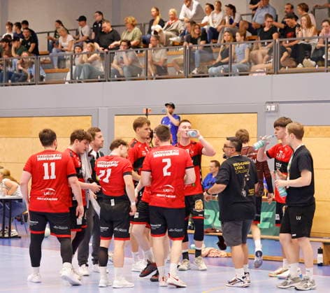02 05 2026 Handball Oberliga Männer 2025 2026 SG Arheilgen HSG Rodgau Nieder Roden II 36 29 Time-out Rodgau with coach Ergun Sahin 4 v re Darmstadt Hessen Germany
