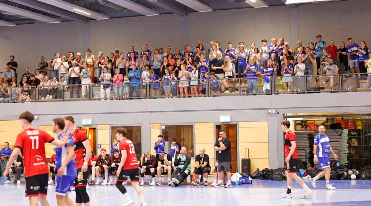 02 05 2026 Handball Oberliga Männer 2025 2026 SG Arheilgen HSG Rodgau Nieder Roden II 36 29 standing ovation from the crowd at the end of the match Darmstadt Hessen Germany