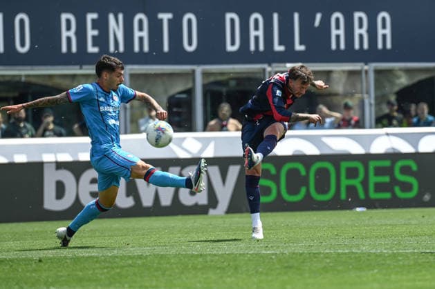 Federico Bernardeschi (Bologna Fc) shooting on goal during Bologna FC vs Cagliari Calcio, Italian soccer Serie A match in Bologna, Italy, May 03 2026  Copyright: xGianlucaxRicci IPAxSportx xipa-agency.netx xx IPA_74401111 IPA_Agency_IPA74401111