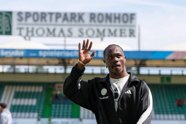 Mohamed Ali Zoma 23 1FC Nuernberg greets the fans, SpVgg Greuther Fuerth vs 1 FC Nuernberg, Football, Men, 2 Bundesliga, DFL, Saison 2025 2026, 32 Spieltag, Rueckrunde, 03 05 2026 DFB regulations prohibit any use of photographs as image sequences and or quasi video Fuerth Bayern Germany Copyright: xkolbert-press MartinxAgüerax