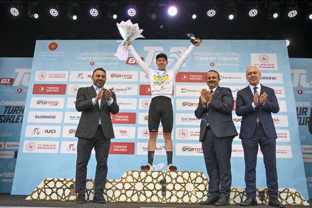 61st Presidential Cycling Tour of Turkiye ANKARA, TURKIYE - MAY 3: Turkish Deputy Minister of Youth and Sports Hamza Yerlikaya (L) present awards to the athletes who ranked in the eighth stage of the Presidential Cycling Tour of Turkiye 2026 (TUR 2026) on the Ankara-Ankara route in Ankara, Turkiye, on May 3, 2026. The race, held for the 61st time, is included in the Union Cycliste Internationale (UCI) Europe Tour calendar and is Turkiye’s only event in the ProSeries category.. Utku Ucrak Anadolu Ankara Turkey. Editorial use only. Please get in touch for any other usage.  Copyright: x2026xAnadoluxUtkuxUcrakx
