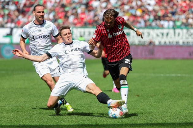2 Bundesliga Hannover 96 SC Preußen Münster on 03 05 2026 at Heinz von Heiden Arena in Hannover Jano ter Horst Muenster 27 vs Kolja Nuno Oudenne Hannover 29 MH