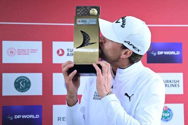 Turkish Airlines Open 2026 Golf Tournament in Antalya ANTALYA, TURKIYE - MAY 3: Mikael Lindberg (R) of Sweden reveices his championship award after Turkish Airlines Open 2026 Golf Tournament, as part of the DP World Tour Asia Series, at the Regnum National Golf Club in the Belek Tourism Center in the Serik district of Antalya, Turkiye on May 3, 2026. Orhan Cicek Anadolu Antalya Turkey. Editorial use only. Please get in touch for any other usage.  Copyright: x2026xAnadoluxOrhanxCicekx