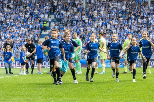 Germany 2 Bundesliga, 32 Matchday, 03 05 2026, Season 2025 2026,1 FC Magdeburg vs Hertha BSC, Avnet Arena Einlaufkinder Copyright: xMichellexLukax
