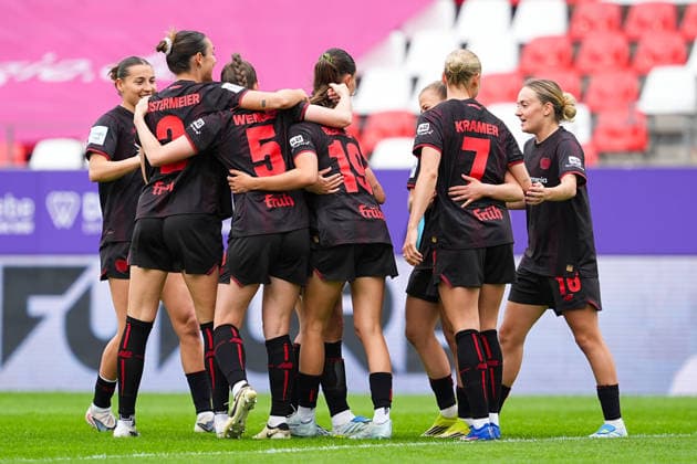03 05 2026, xydrx, Women, Soccer, 1 Womens Bundesliga, SGS Essen Bayer 04 Leverkusen, Season 2025 2026, Stadion an der Hafenstraße Goal celebration after the goal to 1 0 for Bayer 04 Leverkusen by scorer Loreen Bender Bayer 04 Leverkusen, 19 together with Selina Ostermeier Bayer 04 Leverkusen, 2 and Claudia Wenger Bayer 04 Leverkusen, 5 Cornelia Kramer Bayer 04 Leverkusen, 7 Sofie Lena Zdebel Bayer 04 Leverkusen, 16 DFB regulations prohibit any use of photographs as image sequences and or quasi video Copyright: HMBxMedia YannisxDreimann