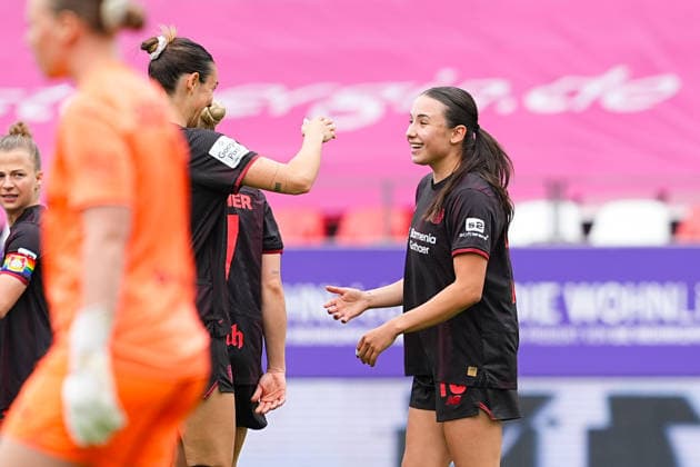 03 05 2026, xydrx, Women, Soccer, 1 Women Bundesliga, SGS Essen Bayer 04 Leverkusen, Season 2025 2026, Stadion an der Hafenstraße Goal celebration after the goal to 1 0 for Bayer 04 Leverkusen by goal scorer Loreen Bender Bayer 04 Leverkusen, 19 together with Selina Ostermeier Bayer 04 Leverkusen, 2 DFB regulations prohibit any use of photographs as image sequences and or quasi video Copyright: HMBxMedia YannisxDreimann