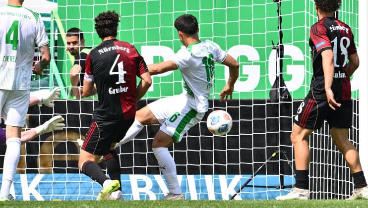 03 05 2026 Soccer Season 2025 2026 2 Soccer Bundesliga Derby Frankenderby 32 Matchday SpVgg Greuther Fürth Kleeblatt 1 FC Nürnberg FCN Club Sportfoto Zink xwoxzix DFL regulations prohibit any use of photographs as image sequences and or quasi video only for editorial use Fabio Gruber 4, 1 FC Nürnberg FCN erzielt Treffer Tor Torschuß zum 1 1 gegen Aaron Keller 16, SpVgg Greuther Fürth