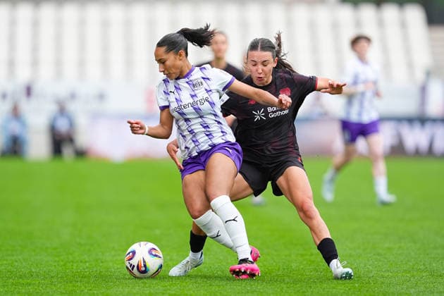 03 05 2026, xydrx, Women, Soccer, 1 Womens Bundesliga, SGS Essen Bayer 04 Leverkusen, Season 2025 2026, Stadion an der Hafenstraße Vanessa Fuerst SGS Essen, 8 in duel against Loreen Bender Bayer 04 Leverkusen, 19 DFB regulations prohibit any use of photographs as image sequences and or quasi video Copyright: HMBxMedia YannisxDreimann