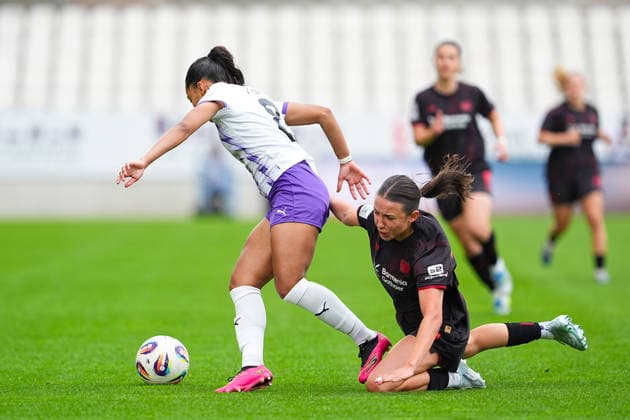 03 05 2026, xydrx, Women, Soccer, 1 Womens Bundesliga, SGS Essen Bayer 04 Leverkusen, Season 2025 2026, Stadion an der Hafenstraße Vanessa Fuerst SGS Essen, 8 in duel against Loreen Bender Bayer 04 Leverkusen, 19 DFB regulations prohibit any use of photographs as image sequences and or quasi video Copyright: HMBxMedia YannisxDreimann