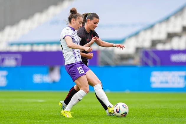 03 05 2026, xydrx, Women, Soccer, 1 Women Bundesliga, SGS Essen Bayer 04 Leverkusen, Season 2025 2026, Stadion an der Hafenstraße Jacqueline Meißner SGS Essen, 16 in duel against Katharina Piljic Bayer 04 Leverkusen, 6 DFB regulations prohibit any use of photographs as image sequences and or quasi video Copyright: HMBxMedia YannisxDreimann