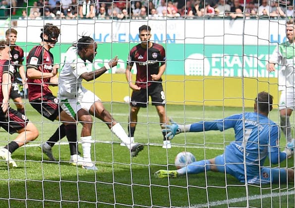 03 05 2026, xhbx, Soccer 2 Bundesliga, SpVgg Greuther Fuerth 1 FC Nuremberg v l Noel Futkeu Spvgg Greuther Fuerth , Jan Reichert 1 FC Nuernberg DFL DFB REGULATIONS PROHIBIT ANY USE OF PHOTOGRAPHS as IMAGE SEQUENCES and or QUASI VIDEO Fuerth