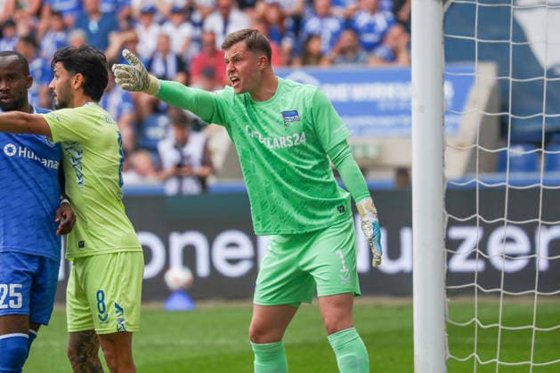 03 05 2026, xgox, Fußball 2 Bundesliga 1 FC Magdeburg Hertha BSC Berlin emspor, v l Tjark Ernst Hertha, 1 gives instructions, gesticulates with arms, gesticulate, gives instructions DFL DFB REGULATIONS PROHIBIT ANY USE OF PHOTOGRAPHS as IMAGE SEQUENCES and or QUASI VIDEO Magdeburg