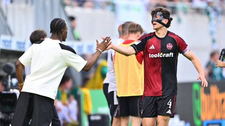 03 05 2026 Soccer Season 2025 2026 2 Soccer Bundesliga Derby Frankenderby 32 Matchday SpVgg Greuther Fürth Kleeblatt 1 FC Nürnberg FCN Club Sportfoto Zink xwoxzix DFL regulations prohibit any use of photographs as image sequences and or quasi video only for editorial use Mohamed Ali Zoma 23, 1 FC Nürnberg FCN Fabio Gruber 4, 1 FC Nürnberg FCN klatschen ab