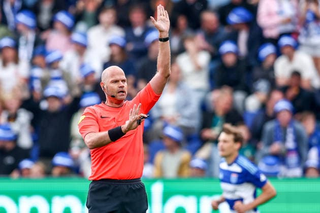 2026-05-03 PEC Zwolle v Heracles Almelo - Dutch Eredivisie ZWOLLE, NETHERLANDS - MAY 3: referee Rob Dieperink reacts during the Dutch Eredivisie match between PEC Zwolle and Heracles Almelo at MAC3Park on May 3, 2026 in Zwolle, Netherlands. Zwolle MAC3Park Netherlands Content not available for redistribution in The Netherlands directly or indirectly through any third parties. Copyright: xPieterxvanxderxWoudex