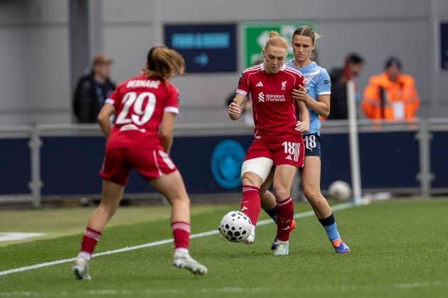 RECORD DATE NOT STATED 3rd May 2026; Joie Stadium, Manchester, England; Womens Super League Football, Manchester City versus Liverpool; Ceri Holland of Liverpool Women under pressure from Kerstin Casparji of Manchester City Women TimxWilliams