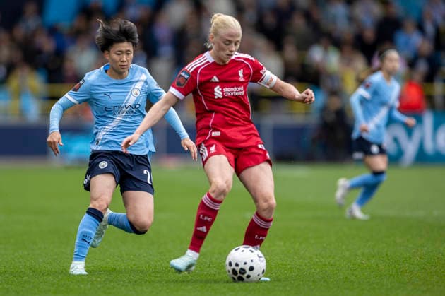 RECORD DATE NOT STATED 3rd May 2026; Joie Stadium, Manchester, England; Womens Super League Football, Manchester City versus Liverpool; Grace Fisk of Liverpool Women under pressure from Aoba Fujino of Manchester City Women TimxWilliams