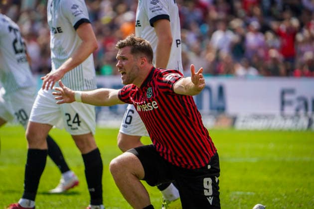 Germany Soccer 2 Bundesliga 2025 2026, Matchday 32 Hannover 96 vs Preußen Münster Heinz von Heiden Arena Stadion Hannover Goal chance Benjamin Källman Benjamin Kallman Hannover 96, 9 Gesture, gesture, emotion Hannover Copyright: xAymanxAlahmedx
