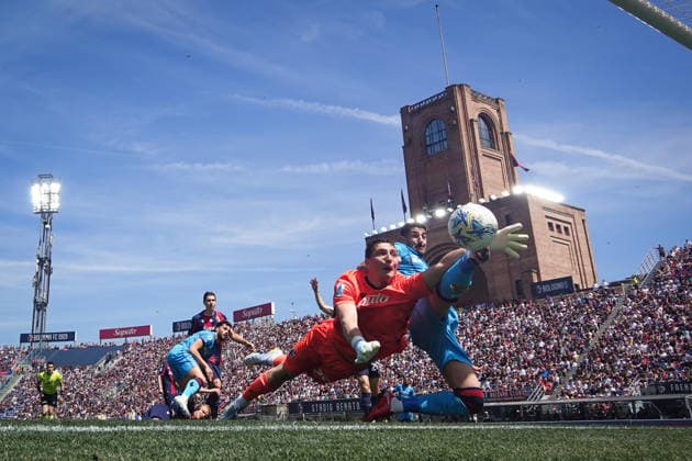 CagliariÕs Alessandro Deiola scores a goal but referee Valerio Crezzini cancels the goal during the Serie A soccer match between Bologna and Cagliari at the Renato DallÕAra Stadium in Bologna, north Italy - Saturday, May 3, 2026 -  Copyright: xMassimoxPaolone LaPressex