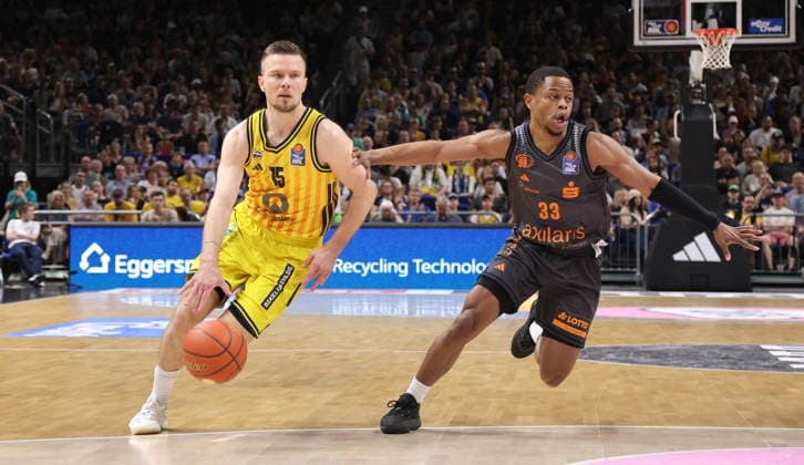 Martin Hermannsson on the ball, Eric Washington duel Game scene Action Sport Basketball BBL Bundesliga Men 32 Matchday Season 2025 2026 03 05 2026 ALBA Berlin vs Niners Chemnitz 99ers