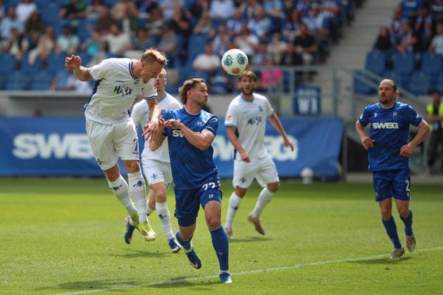 Isac Lidberg SV Darmstadt 98, 07 koepft zum 1 1 Ausgleich Christoph Kobald Karlsruher SC, 22 kann es nicht verhindern, Karlsruher SC vs SV Darmstadt 98, 2 Bundesliga, 32 Spieltag, 2025 2026, 03 05 2026, DFL REGULATIONS PROHIBIT ANY USE OF PHOTOGRAPHS AS IMAGE SEQUENCES AND OR QUASI VIDEO, Karlsruher SC vs SV Darmstadt 98, 2 Bundesliga, 32 Spieltag, 2025 2026, 03 05 2026 Karlsruhe Copyright: xEibner-Pressefoto JanxPrihodax EP_JPA