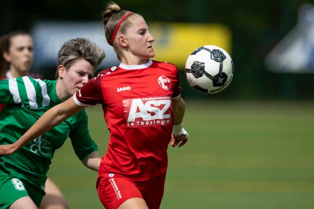 Thuringia Cup Semi-Final Women Saalfeld Titans vs 1 FFV Erfurt Saalfeld 03 05 2026 Luisa Preißel 6 1 FFV Erfurt vs Josephine Koch 8 Saalfeld Titans Thuringia Cup Semi-Final Women Saalfeld Titans vs 1 FFV Erfurt An den Saalewiesen 03 05 2026 Copyright: xBEAUTIFULxSPORTS Duehringx