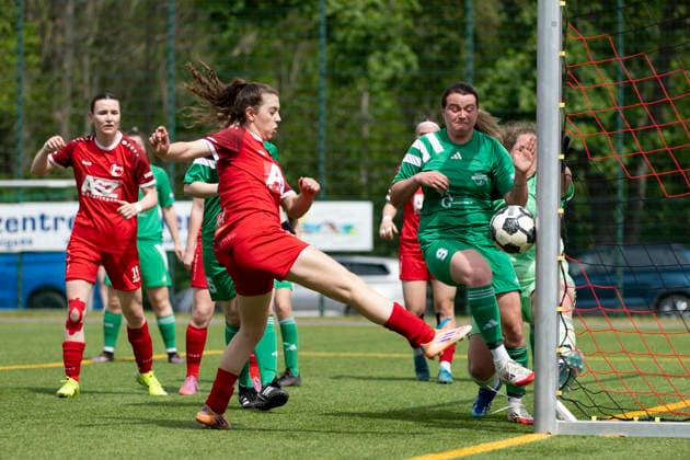 Thuringia Cup semi-final women Saalfeld Titans vs 1 FFV Erfurt Saalfeld 03 05 2026 Goal by Jasmin Sautter 4 1 FFV Erfurt against Josephine Spilgies 9 Saalfeld Titans and Vivian Kobes 1 Saalfeld Titans behind the 9 Thuringia Cup semi-final women Saalfeld Titans vs 1 FFV Erfurt An den Saalewiesen 03 05 2026 Copyright: xBEAUTIFULxSPORTS Duehringx