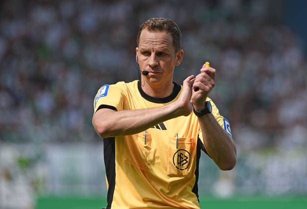 03 05 2026, xhbx, Soccer 2 Bundesliga, SpVgg Greuther Fuerth 1 FC Nürnberg v l Sören Storks DFB Referee DFL DFB REGULATIONS PROHIBIT ANY USE OF PHOTOGRAPHS as IMAGE SEQUENCES and or QUASI VIDEO Fuerth