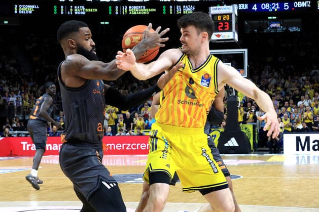 DEU, easyCredit BBL, ALBA vs Chemnitz, 03 05 2026, Uber Arena, Berlin, DEU, easyCredit BBL, ALBA vs Chemnitz, pictured JONAS MATTISSECK ALBA Berlin 9 , Corey Davis Chemnitz 5 nordphotoxGmbHx xEngler nph00076