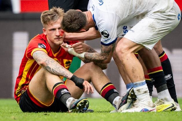 Mechelen s Fredrik Hammar lies injured on the ground during a soccer match between KV Mechelen and KAA Gent, Sunday 03 May 2026 in Mechelen, on the sixth day of the Champion s Play-offs of the 2025-2026 Jupiler Pro League first division of the Belgian championship. JASPERxJACOBS  x172747700x