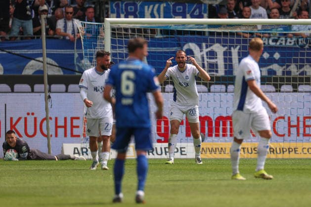 Aleksandar Vukotic SV Darmstadt 98, 20 mahnt seine Mitspieler spielt mit Koepfchen, Karlsruher SC vs SV Darmstadt 98, 2 Bundesliga, 32 Spieltag, 2025 2026, 03 05 2026, DFL REGULATIONS PROHIBIT ANY USE OF PHOTOGRAPHS AS IMAGE SEQUENCES AND OR QUASI VIDEO, Karlsruher SC vs SV Darmstadt 98, 2 Bundesliga, 32 Spieltag, 2025 2026, 03 05 2026 Karlsruhe Copyright: xEibner-Pressefoto JanxPrihodax EP_JPA