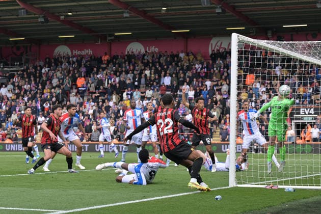 Bournemouth v Crystal Palace, Premier League Goal 1-0 - Own goal by Jefferson Lerma (8) of Crystal Palace after Evanilson (9) of AFC Bournemouth shot at goal to score the opening goal beating Dean Henderson (1) of Crystal Palace during the Premier League match between Bournemouth and Crystal Palace at the Vitality Stadium, Bournemouth, UK on 3 May 2026. Bournemouth Vitality Stadium Dorset UK Editorial use only DataCo restrictions apply See www.football-dataco.com , Copyright: xGrahamxHuntx PSI-24199-0049