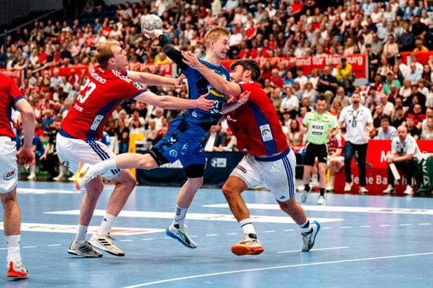 03 05 2026, xdobgx, Handball Daikin HBL, Handball Sport Verein Hamburg HSV TVB Stuttgart v l Einar Olafsson Handball Sport Verein Hamburg, 23 , Torben Matzken TVB Stuttgart, 22 throwing, in action, throwing, Jacob Lassen Handball Sport Verein Hamburg, 9 duel, duel, fight, tackle Hamburg