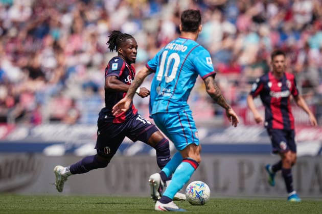 BolognaÕs Jonathan Rowe fights for the ball with CagliariÕs Gianluca Gaetano during the Serie A soccer match between Bologna and Cagliari at the Renato DallÕAra Stadium in Bologna, north Italy - Saturday, May 3, 2026 -  Copyright: xMassimoxPaolone LaPressex