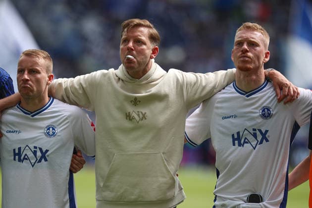 Fabian Holland SV Darmstadt 98, 32 Florian Kohfeldt SV Darmstadt 98, Head Coach and Kai Klefisch SV Darmstadt 98, 17 with the fans after the defeat, Karlsruher SC vs SV Darmstadt 98, 2 Bundesliga, 32 Matchday, 2025 2026, 03 05 2026, DFL REGULATIONS PROHIBIT ANY USE OF PHOTOGRAPHS AS IMAGE SEQUENCES AND OR QUASI VIDEO, Karlsruher SC vs SV Darmstadt 98, 2 Bundesliga, 32 Matchday, 2025 2026, 03 05 2026 Karlsruhe Copyright: xEibner-Pressefoto JanxPrihodax EP_JPA