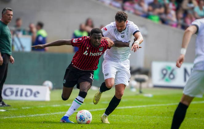 Germany Soccer 2 Bundesliga 2025 2026, Matchday 32 Hannover 96 vs Preußen Münster Heinz von Heiden Arena Stadion Hannover in a duel Noël Así ko Noel Aseko Hannover 96, 15 Yassine Bouchama Preußen Münster, 5 Hannover Copyright: xAymanxAlahmedx
