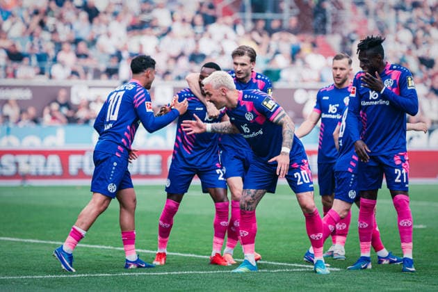 1. Bundesliga: FC St. Pauli vs. 1. FSV Mainz 05, 03.05.2026 TOR, JUBEL durch Phillip Tietz (1. FSV Mainz 05, 20) zum 0:1, hier Nadiem Amiri (1. FSV Mainz 05, 10); Fußball, 1. Bundesliga, 32. Spieltag: FC St. Pauli vs. 1. FSV Mainz 05 am 03.05.2026 im Millerntor-Stadion, Hamburg DFL REGULATIONS PROHIBIT ANY USE OF PHOTOGRAPHS AS IMAGE SEQUENCES AND OR QUASI-VIDEO. *** 1 Bundesliga FC St Pauli vs 1 FSV Mainz 05, 03 05 2026 GOAL, CHEER by Phillip Tietz 1 FSV Mainz 05, 20 to 0 1, here Nadiem Amiri 1 FSV Mainz 05, 10 Soccer, 1 Bundesliga, 32 Matchday FC St Pauli vs 1 FSV Mainz 05 on 03 05 2026 at Millerntor Stadion, Hamburg DFL REGULATIONS PROHIBIT ANY USE OF PHOTOGRAPHS AS IMAGE SEQUENCES AND OR QUASI VIDEO Copyright: xBEAUTIFULxSPORTS Tonhäuserx
