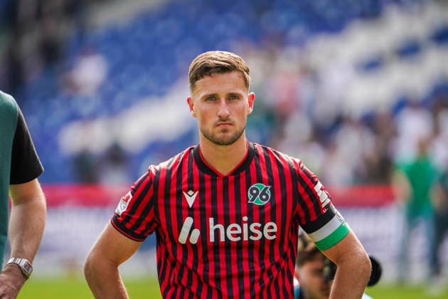 Germany Soccer 2 Bundesliga 2025 2026, 32 Matchday Hannover 96 vs Preußen Münster Heinz von Heiden Arena Stadion Hannover Portrait Photo, Portrait, Single Shot, Portrait Enzo Leopold Hannover 96, 8 Gesture, Gesture, Emotion Hannover Copyright: xAymanxAlahmedx