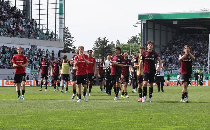 03 05 2026 Soccer Season 2025 2026 2 Soccer Bundesliga 32 Matchday SpVgg Greuther Fürth Kleeblatt 1 FC Nürnberg FCN Club Derby Frankenderby Sportfoto Zink DaMa xdaxmax DFL regulations prohibit any use of photographs as image sequences and or quasi video only for editorial use Mannschaft Team FCN Team thanks disappointed Disappointment after the end of the match with Clubfan Clubfans FCN Fans Fans