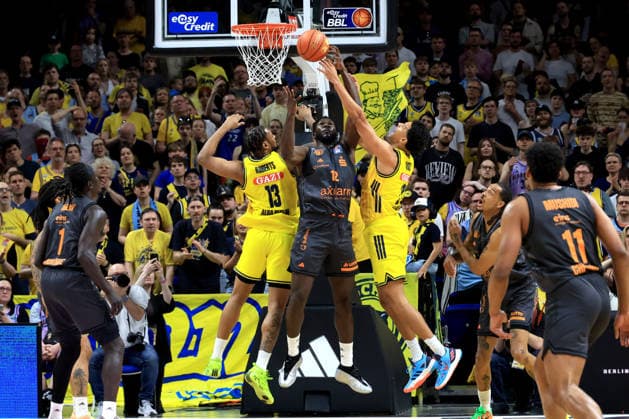 DEU, easyCredit BBL, ALBA vs Chemnitz, 03 05 2026, Uber Arena, Berlin, DEU, easyCredit BBL, ALBA vs Chemnitz, pictured J Wan Roberts ALBA Berlin 13 , Michael Rataj ALBA Berlin 21 , Amadou Sow Chemnitz 12 nordphotoxGmbHx xEngler nph00076