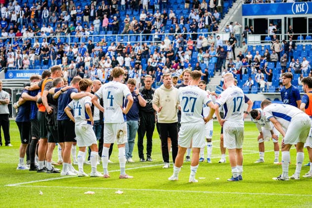 03 05 2026, xdaymx, Soccer 2 Bundesliga, Karlsruher SC SV Darmstadt 98, Florian Kohfeldt after the match in the team circle DFL DFB REGULATIONS PROHIBIT ANY USE OF PHOTOGRAPHS as IMAGE SEQUENCES and or QUASI VIDEO Karlsruhe
